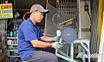 Nghề đánh bóng lư đồng vào mùa tết