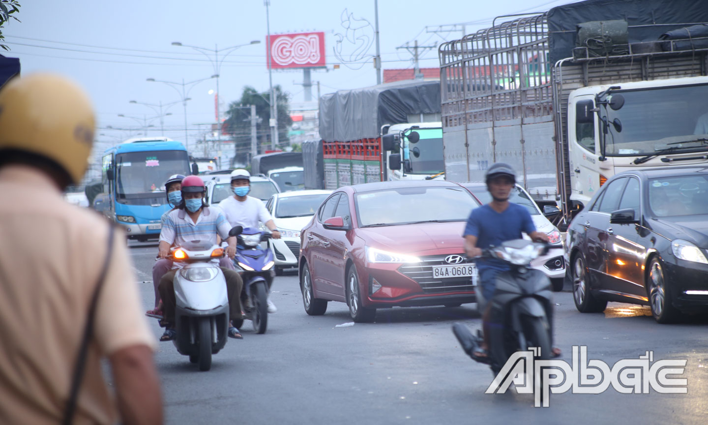 Điều tiết phía Tiền Giang nhằm giảm kẹt xe phía Bến Tre.