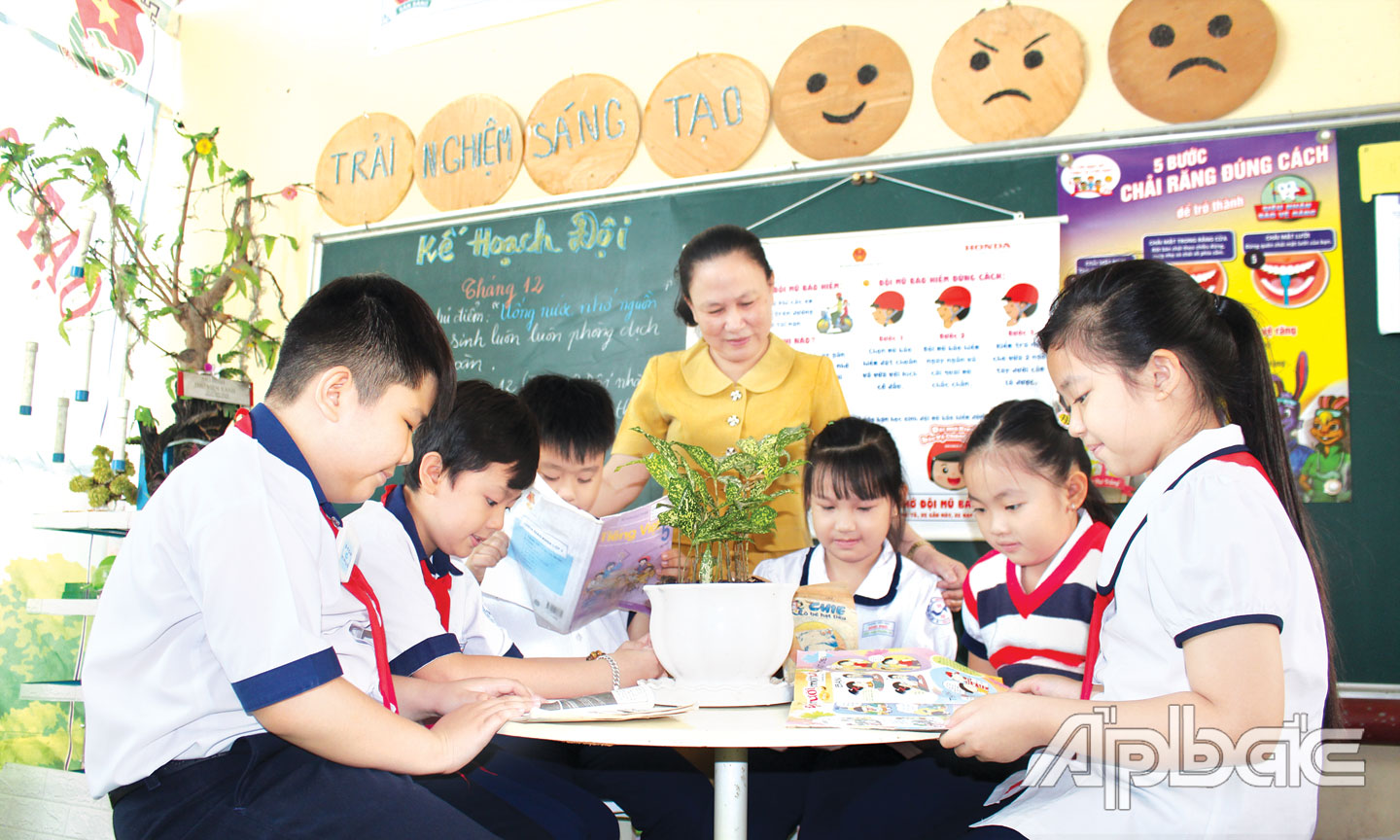 Mô hình TVX đã khơi dậy tình yêu đọc sách của học sinh (ảnh chụp tại Trường Tiểu học Bình Phú 1).