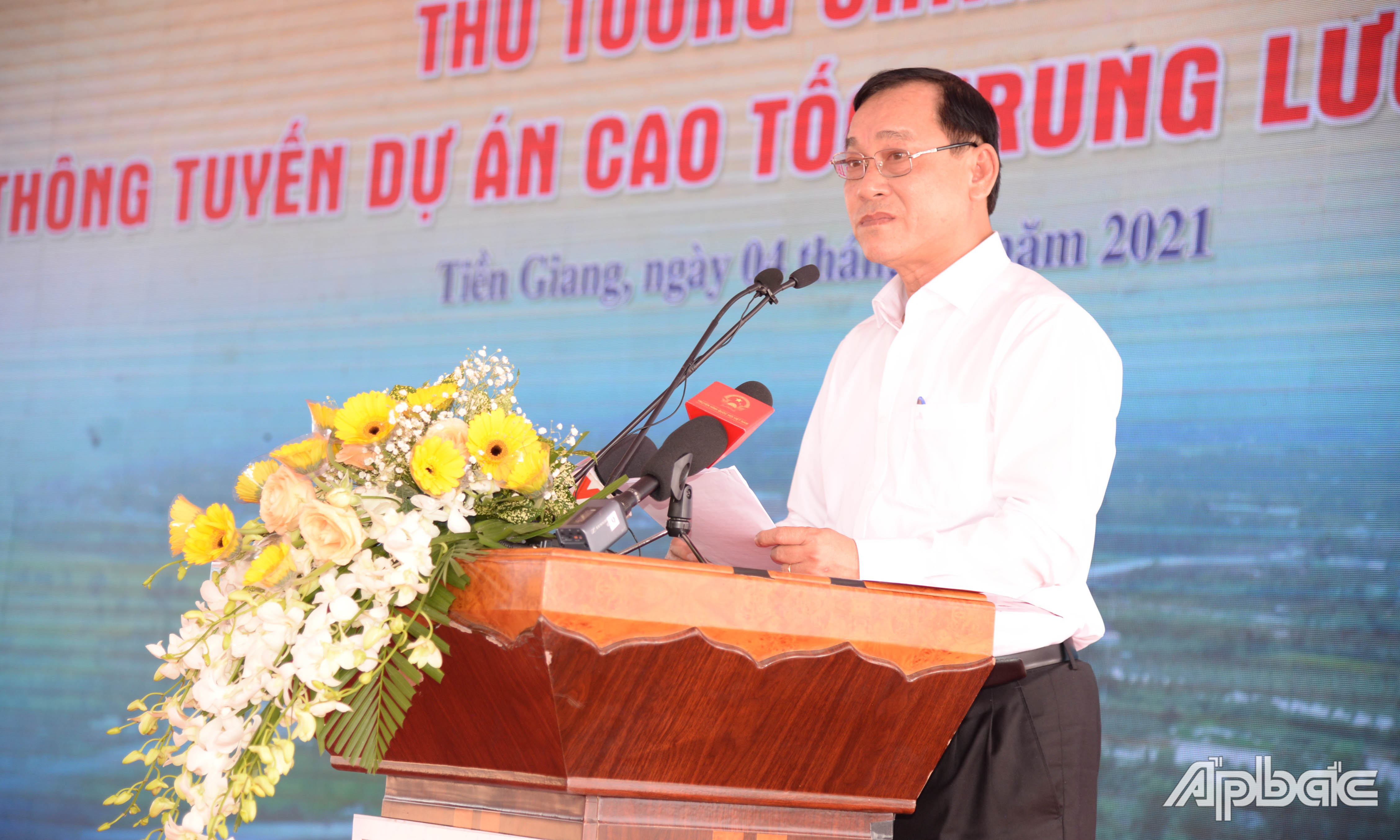 Chủ tịch UBND tỉnh Tiền Giang Nguyễn Văn Vĩnh phát biểu tại Lễ cắt băng thông tuyến Dự án.