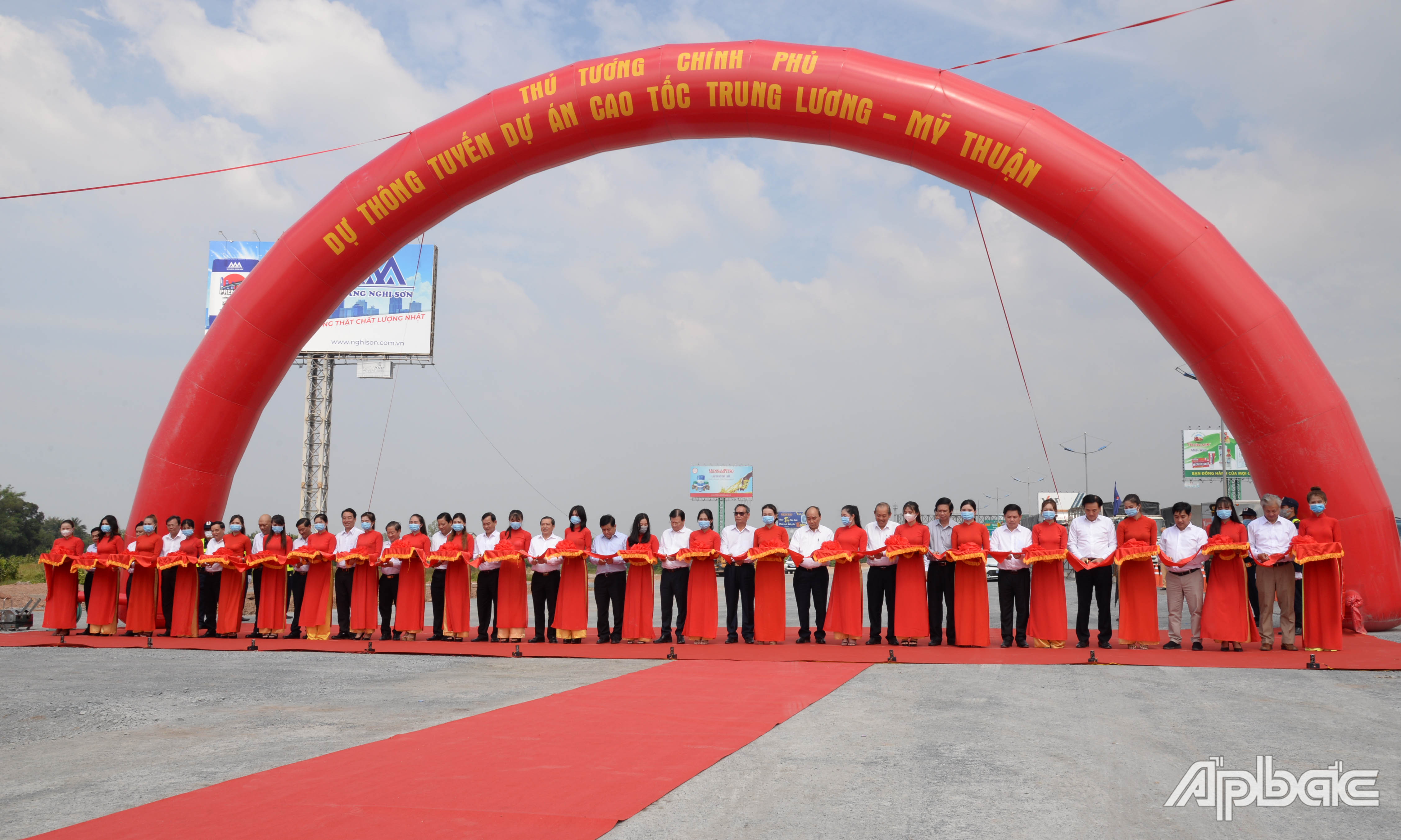 Cắt băng thông tuyến Dự án.