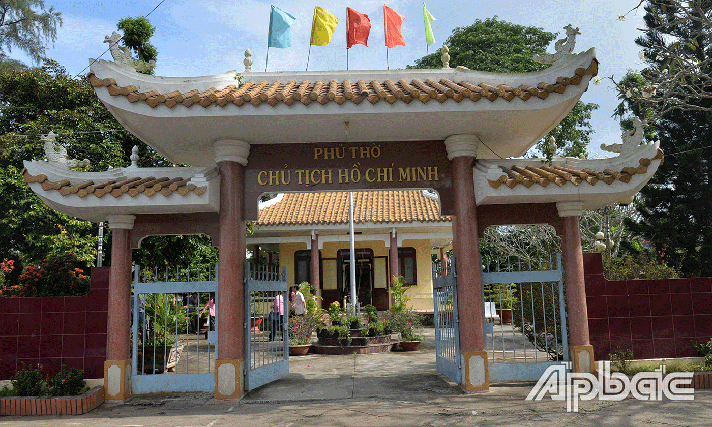 Khuôn viên Phủ thờ Chủ tịch Hồ Chí Minh.