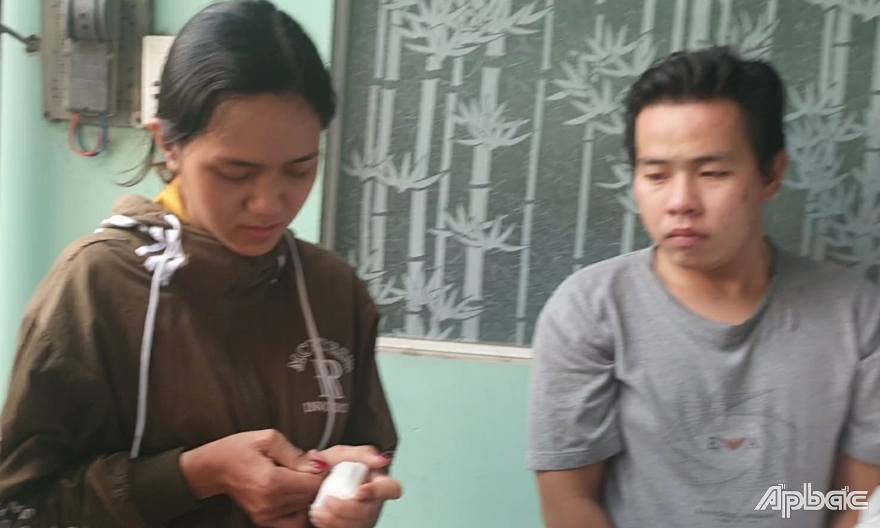Tấn và Thương lúc bị bắt giữ.