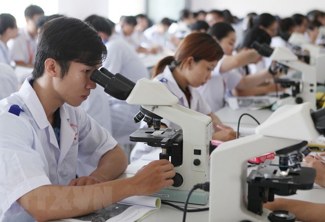 Giờ thực hành của sinh viên Đa khoa, trường Đại học Y Dược Cần Thơ. Ảnh: Quý Trung/TTXVN.