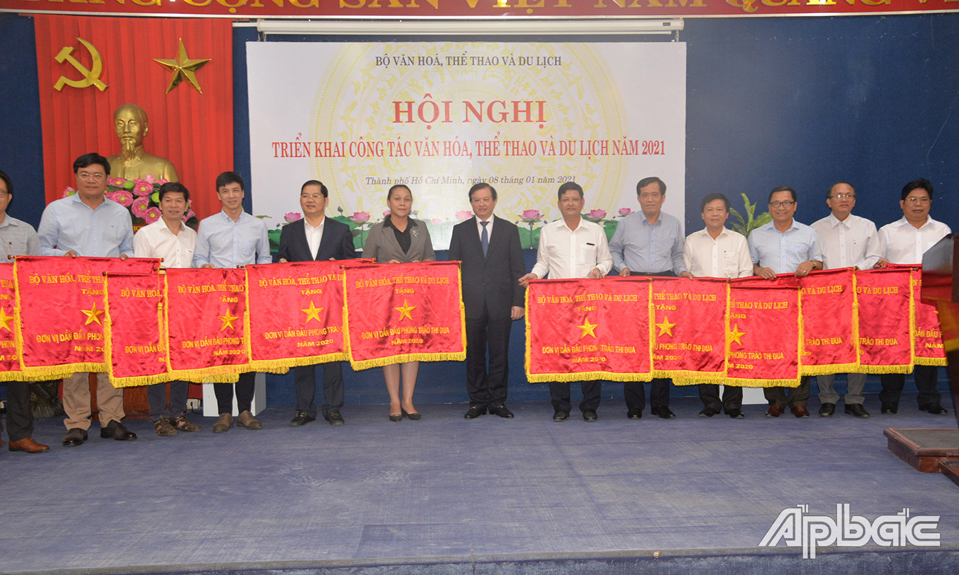 Thứ trưởng Bộ VHTTDL Tạ Quang Đông 