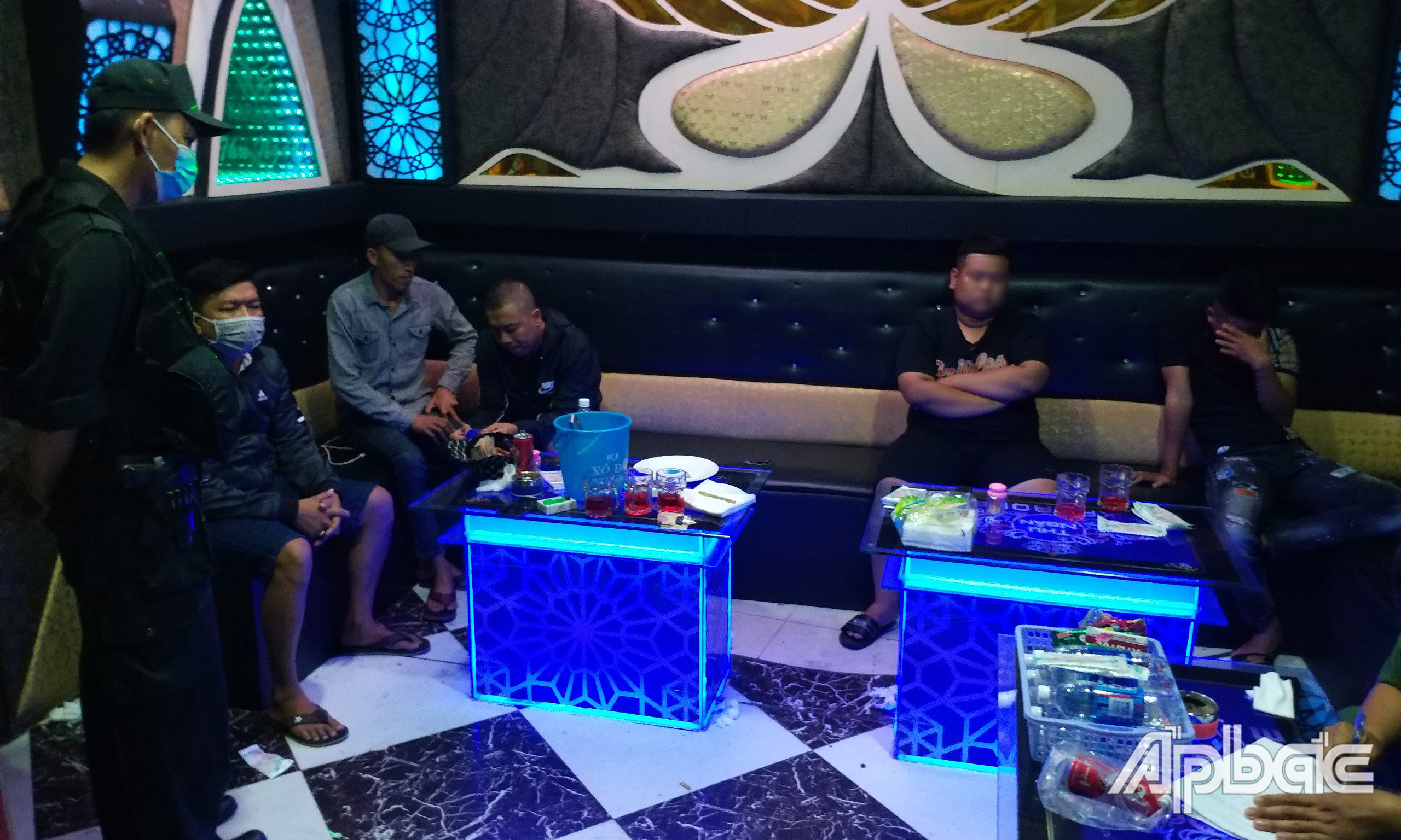 Số người có mặt tại quán karaoke T. N.