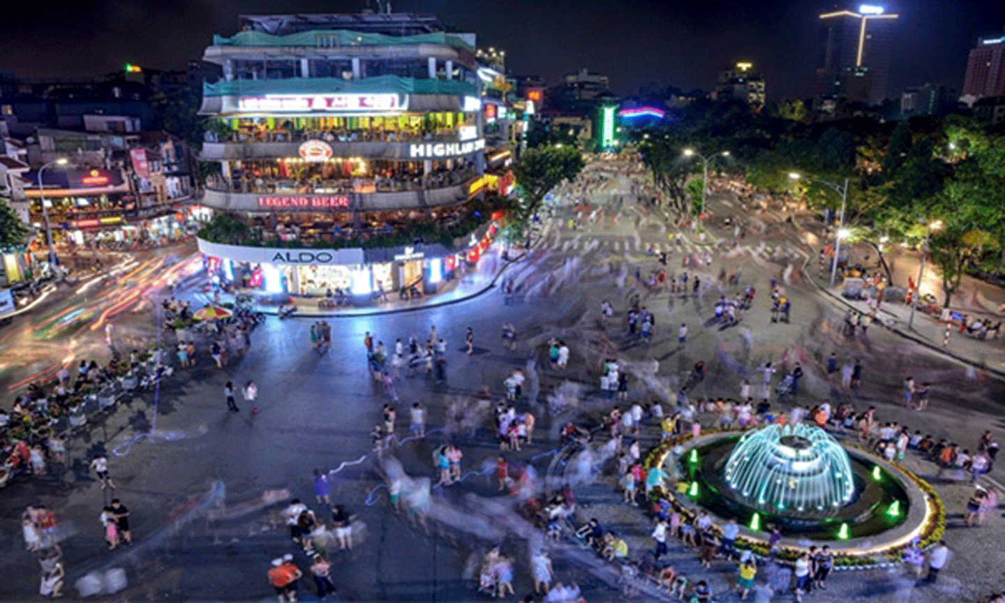Đêm trên quảng trường Đông Kinh Nghĩa Thục. (Ảnh: hanoimoi.com.vn) 