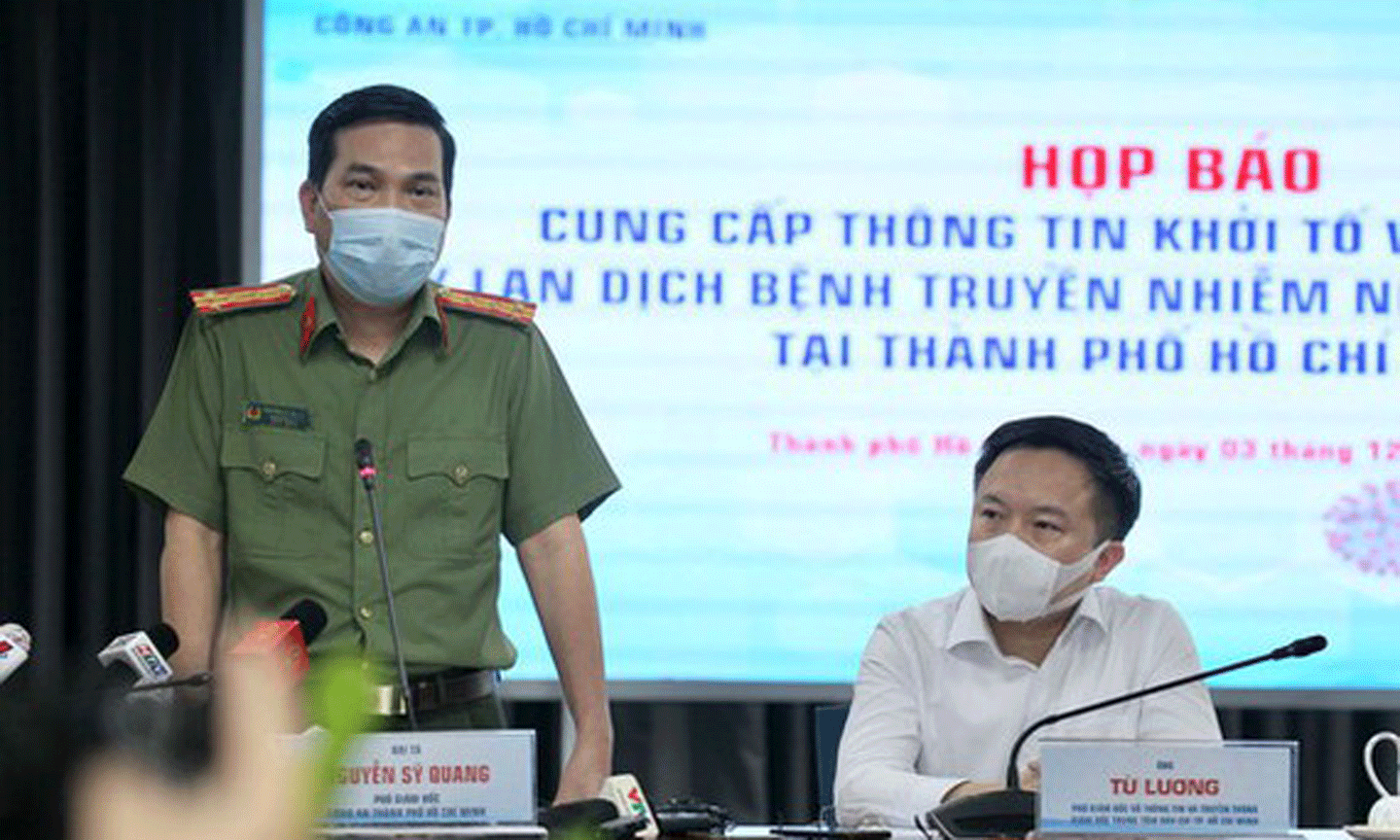 Đại tá Nguyễn Sỹ Quang, Phó Giám đốc Công an TPHCM phát biểu tại buổi họp báo ngày 3-12-2020. Ảnh: HOÀNG HÙNG