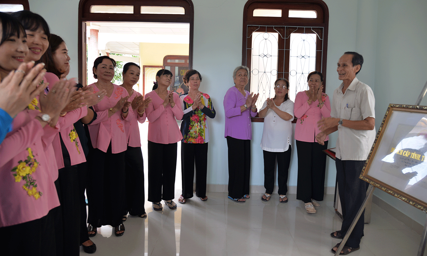 Tìm hiểu con người, sự nghiệp Hồ Chí Minh.