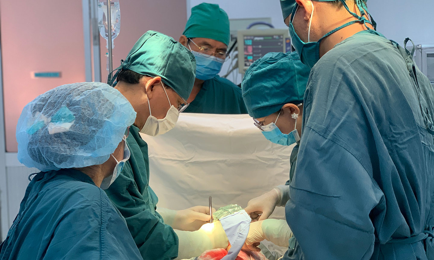Ca phẫu thuật kéo dài gần 2 giờ đồng hồ.