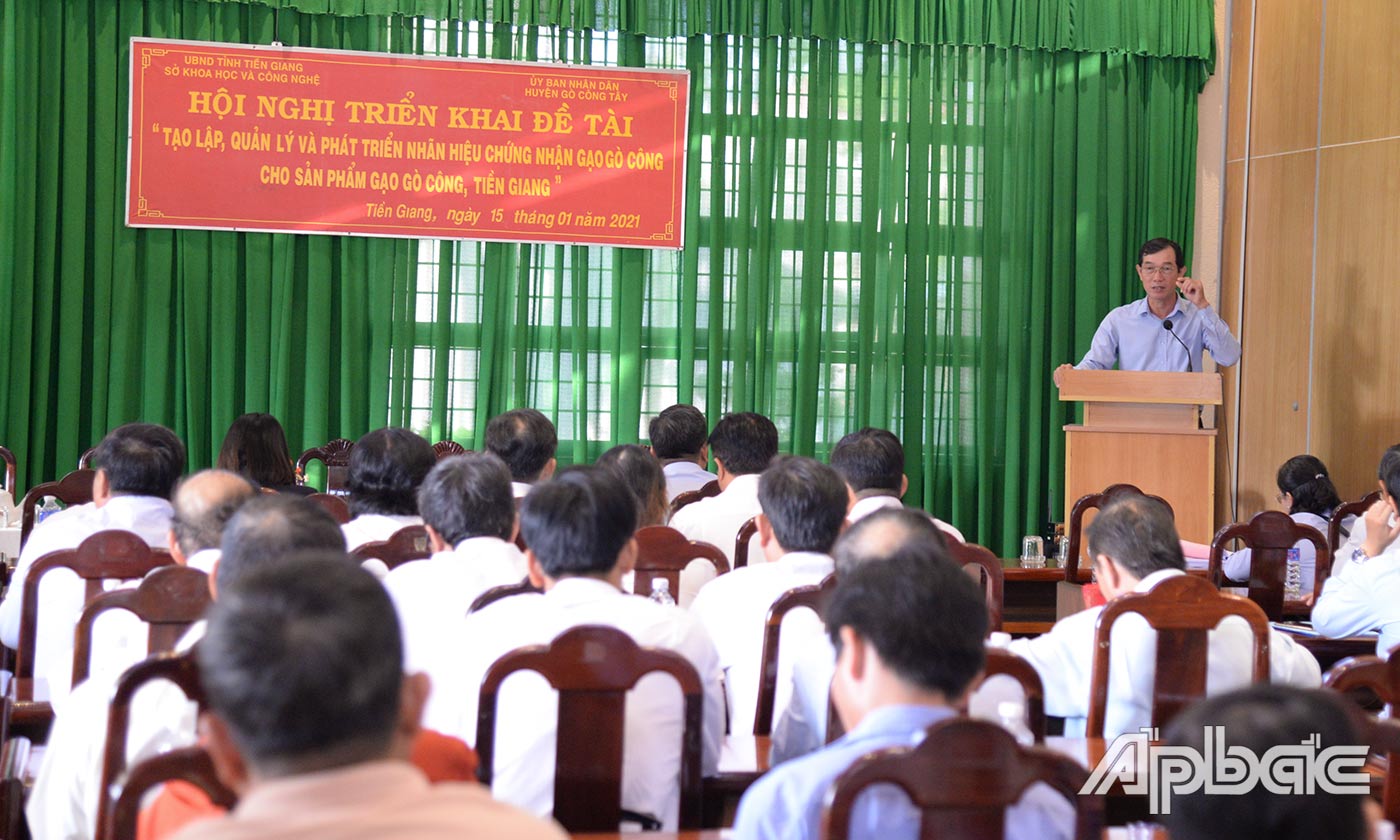 , Phó Chủ tịch UBND huyện Gò Công Tây Nguyễn Thanh Tuấn phát biểu tại hội nghị.