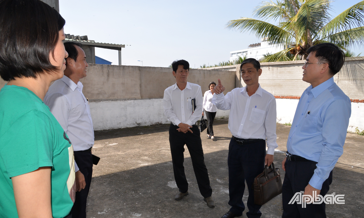 Phó Chủ tịch UBND tỉnh kiểm tra khu vực cách ly của khách sạn Quảng Trường