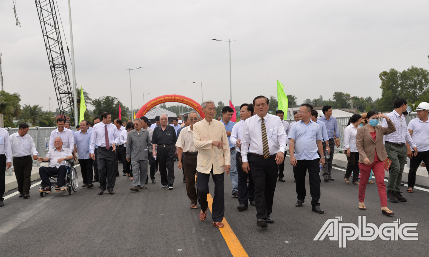 Ngày cầu Bình Xuân thông xe.
