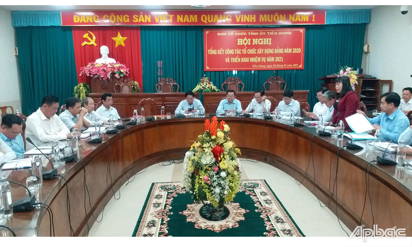 Đại biểu đóng góp tại hội nghị.