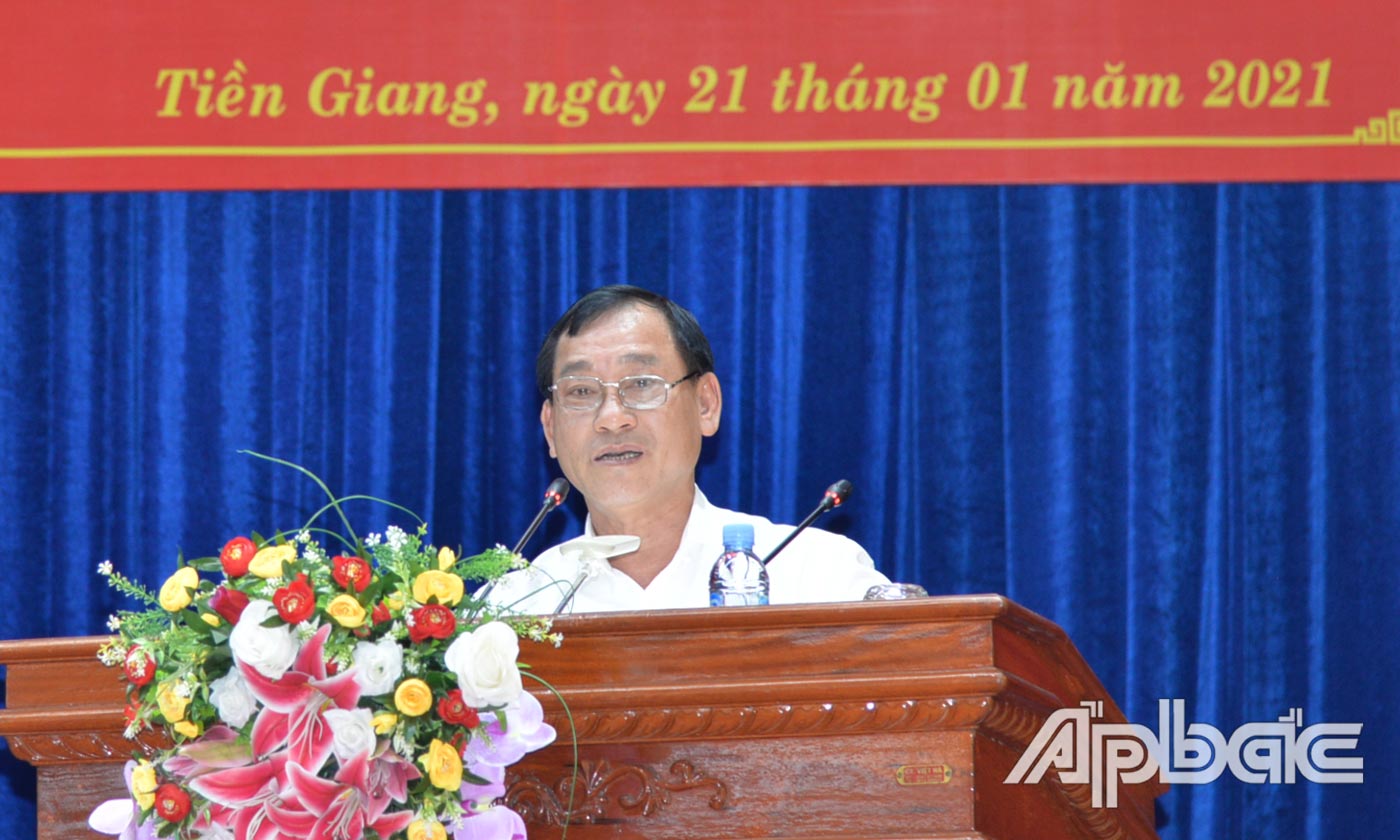 Đồng chí Nguyễn Văn Vĩnh, Chủ tịch Ủy ban nhân dân tỉnh  triển khai Chương trình hành động số 01 của Tỉnh ủy về thực hiện nghị quyết Đại hội đại biểu Đảng bộ tỉnh lần thứ XI.