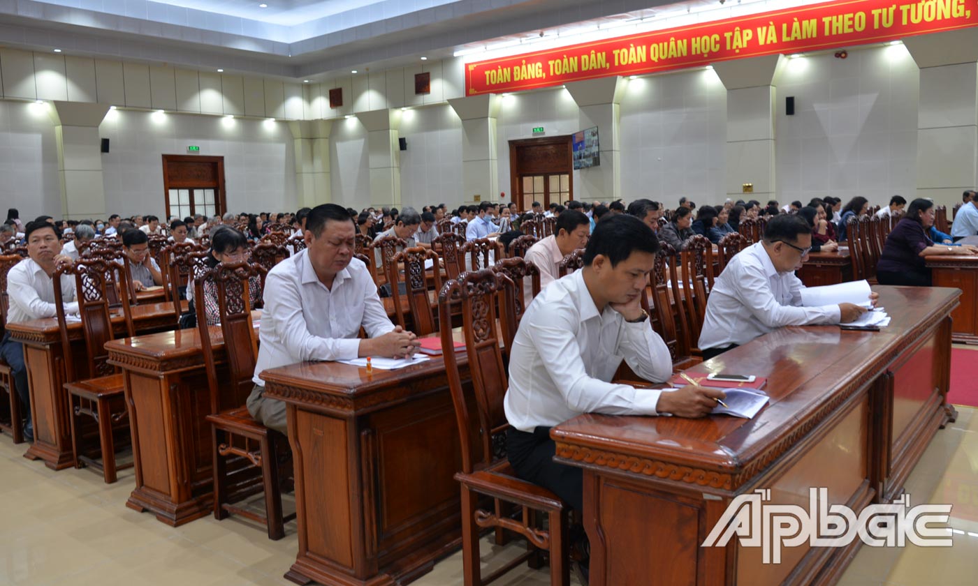 Đại biểu dự hội nghị.