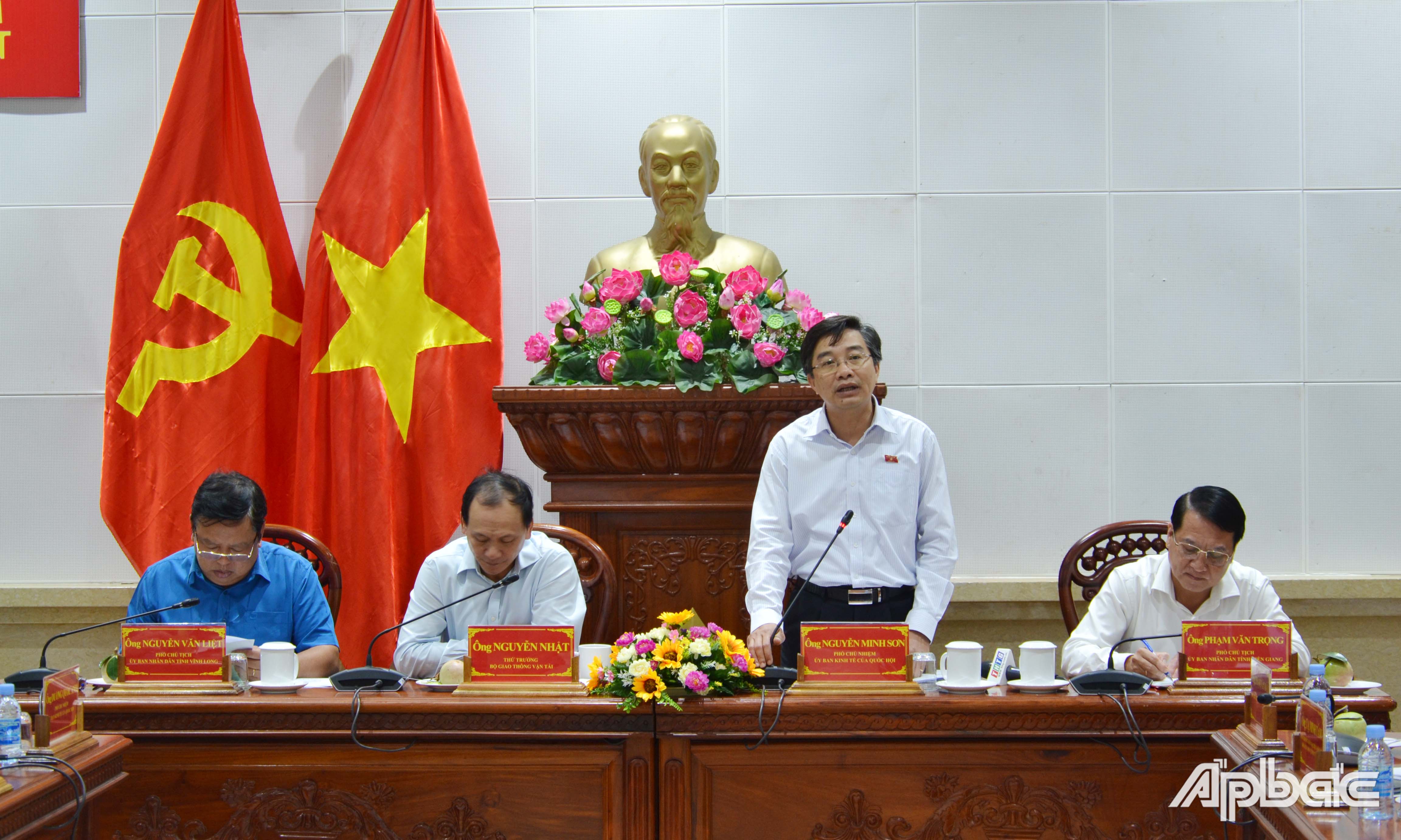Đồng chí Nguyễn Minh Sơn phát biểu tại buổi làm việc.