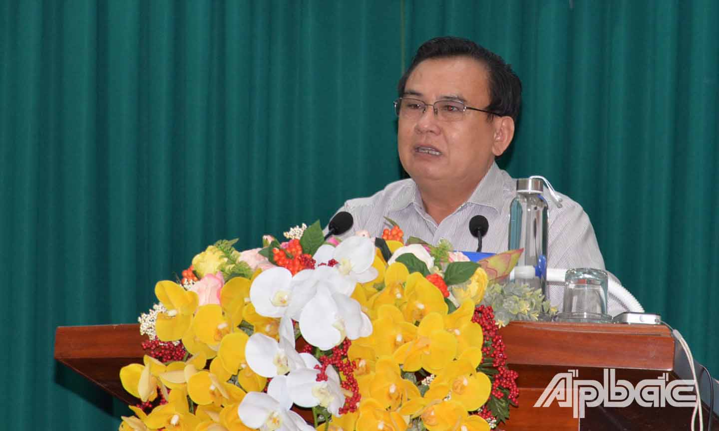 Đồng chí Võ Văn Bình phát biểu tại Hội nghị.