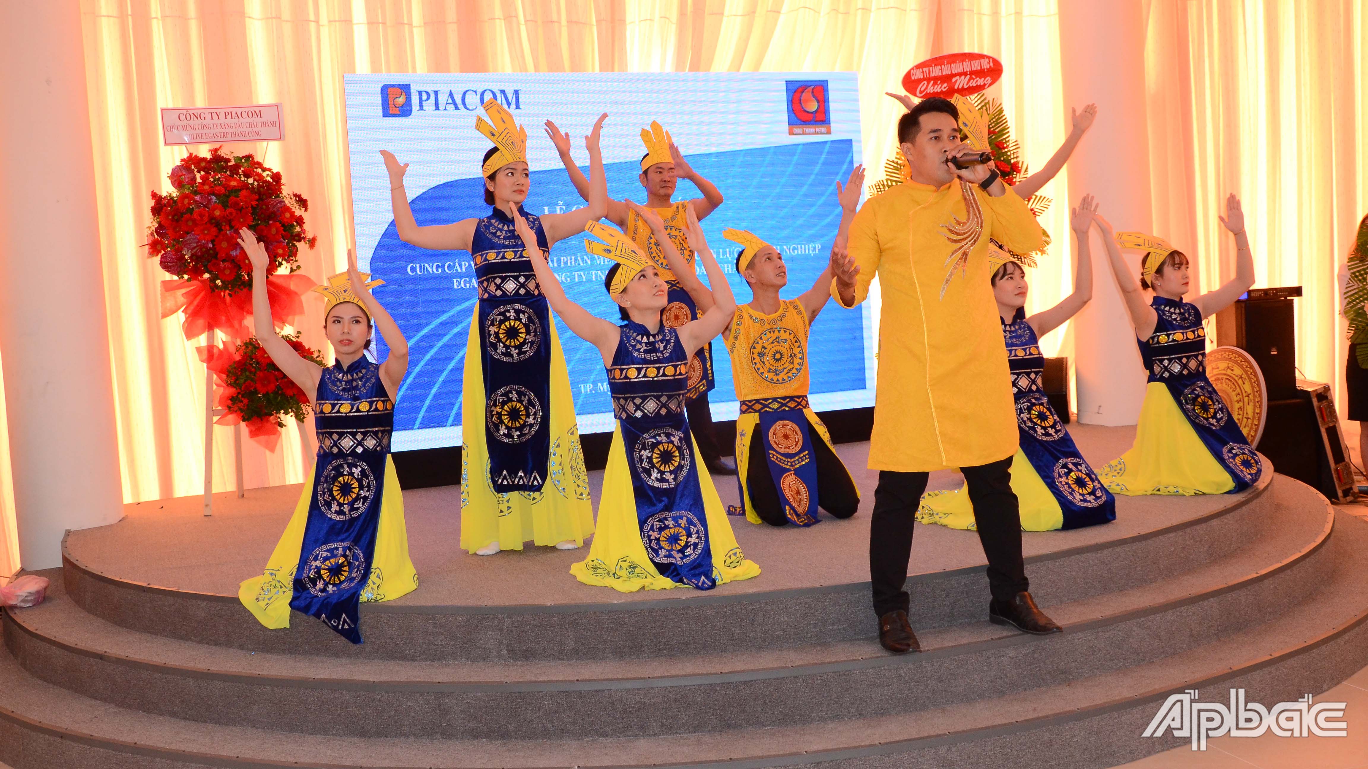 Biểu diễn văn nghệ tại Lễ GoLive Dự án.