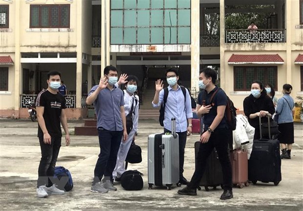 Các công dân hoàn thành cách ly. (Ảnh: Lê Thúy Hằng/TTXVN)