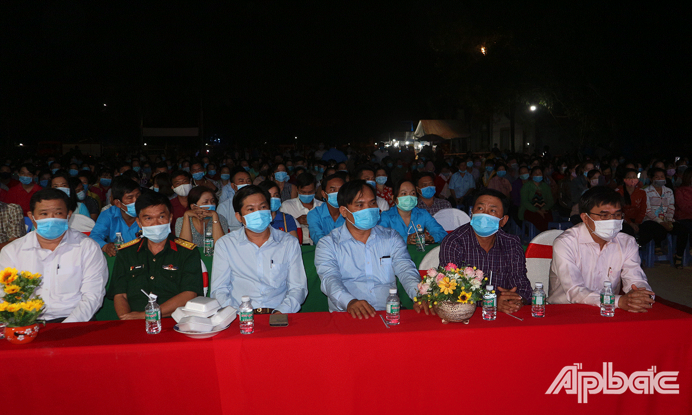 Đại biểu tham dự đêm văn nghệ