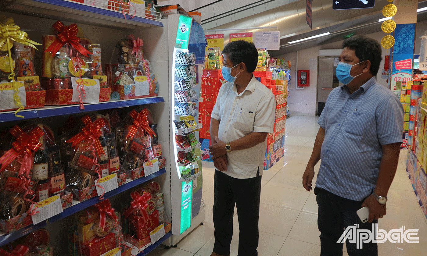 Kiểm tra tại siêu thị Co.opmart Cai Lậy
