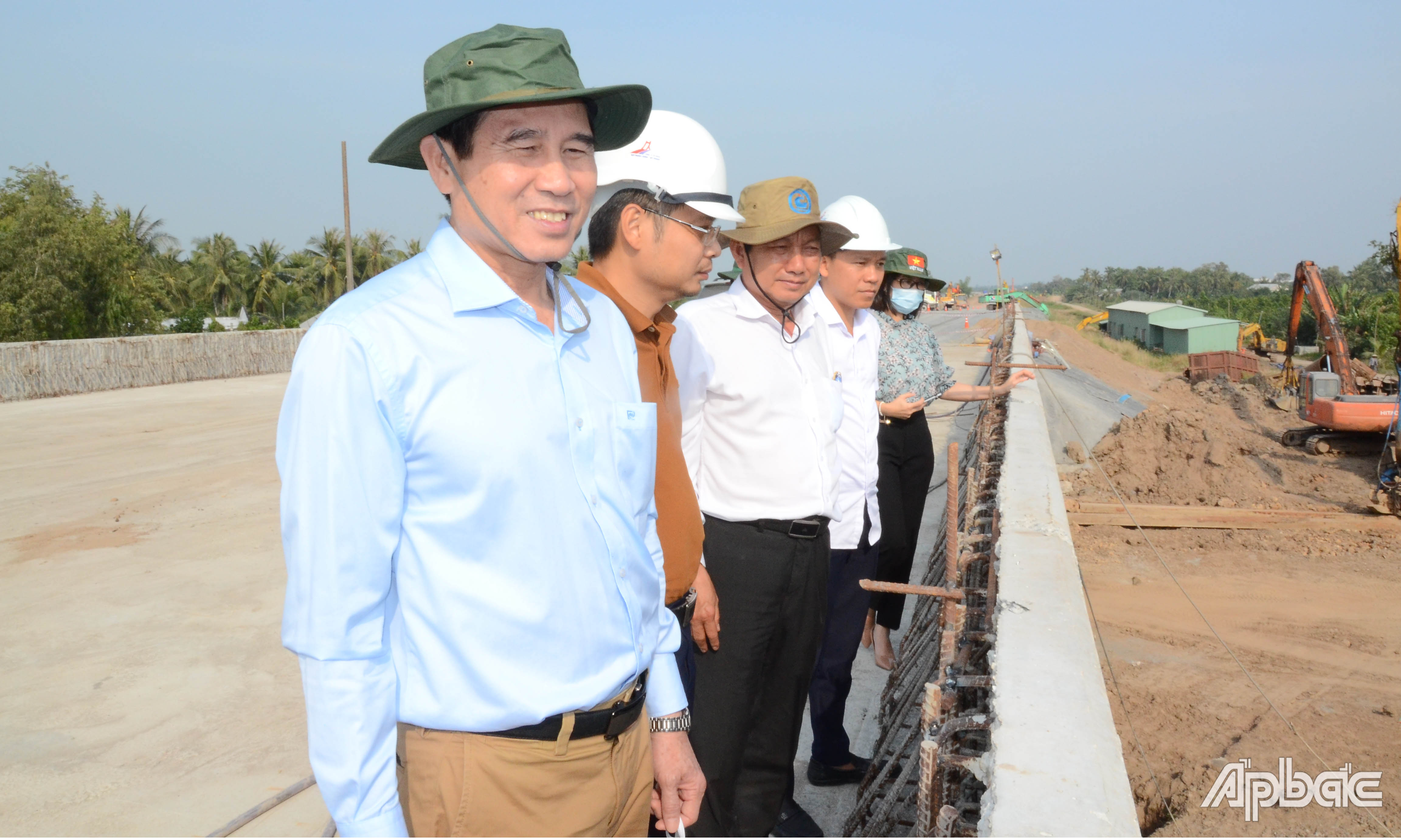 Ban Quản lý dự án đầu tư xây dựng công trình dân dụng và công nghiệp tỉnh Tiền Giang cùng nguyên Chủ tịch UBND tỉnh Lê Văn Hưởng kiểm tra tiến độ Dự án.