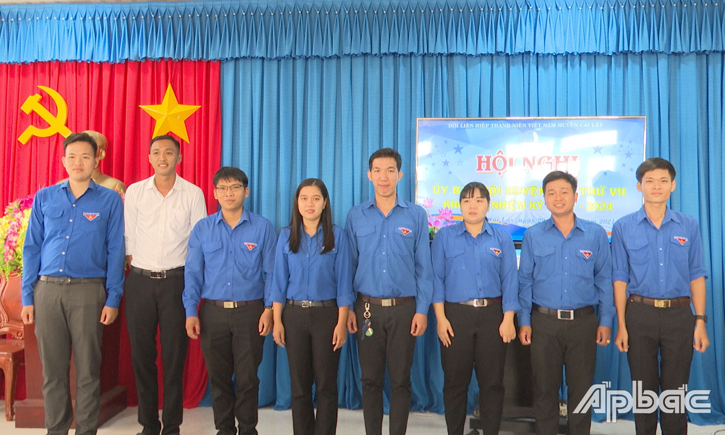 Các đồng chí vừa trúng cử ra mắt hứa hẹn.