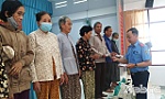 Trao 200 phần quà tết cho người nghèo, gia đình có người thân bị tai nạn giao thông