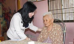 Trưởng Ban Tuyên giáo Tỉnh ủy Châu Thị Mỹ Phương thăm, tặng quà tết