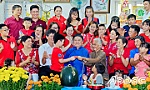 Tết là để về nhà, nhưng…