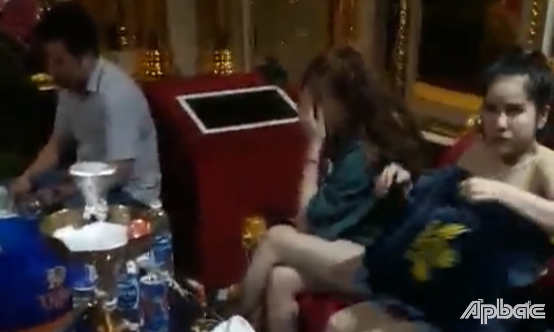 Số người có mặt tại quán karaoke XO.