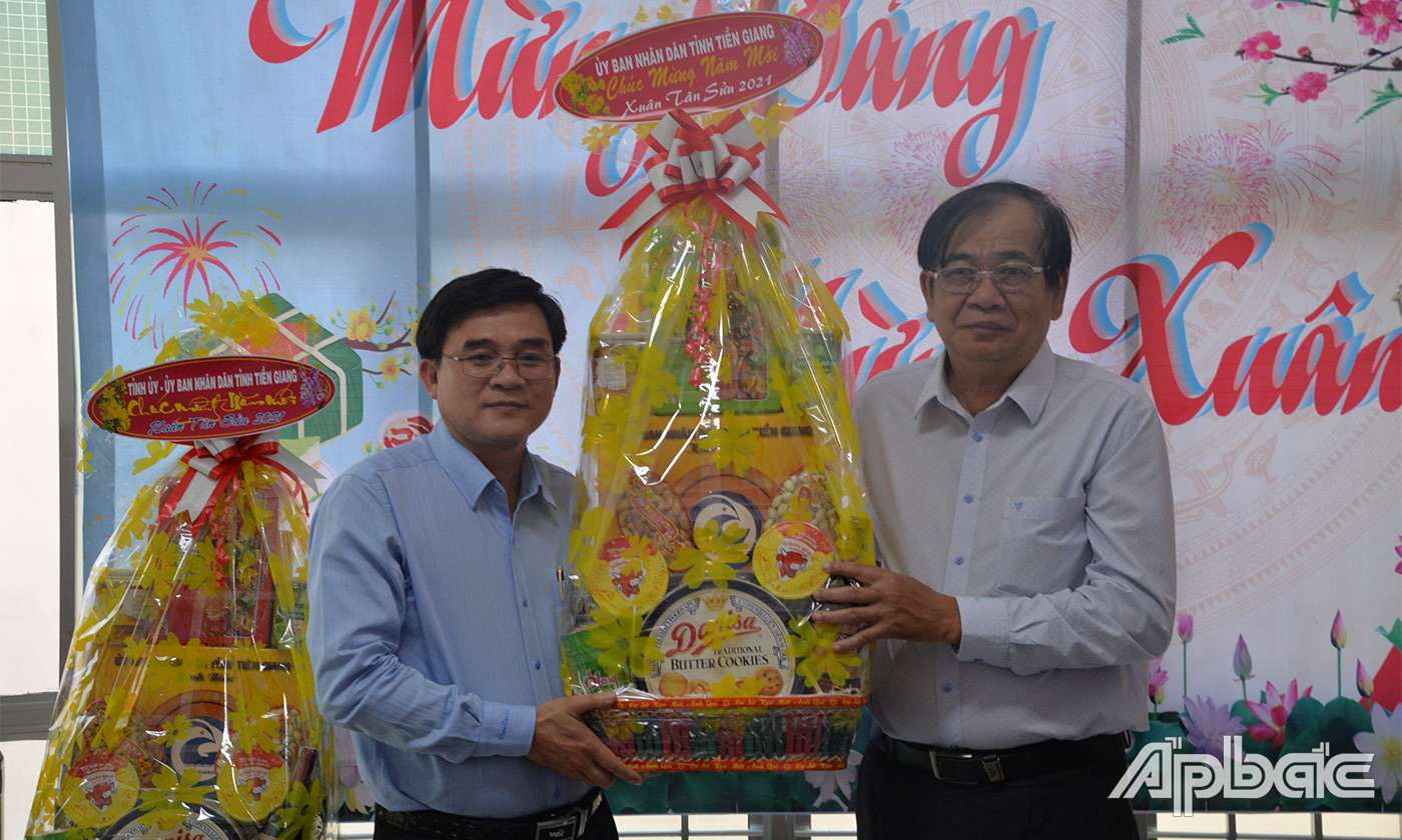 Báo Ấp Bắc