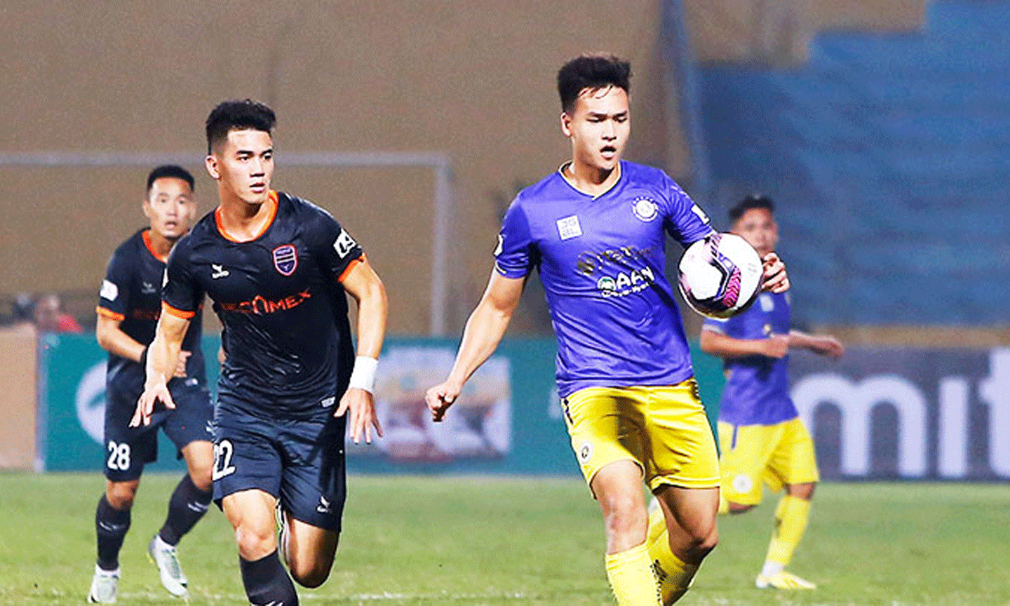 V.League 2021 có thể tổ chức ở những địa phương không chịu tác động của dịch. Ảnh: LÊ MINH