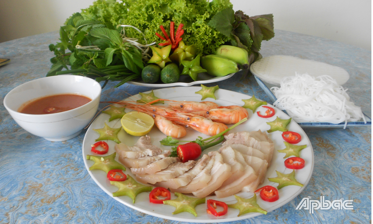 người cao tuổi không nên thay đổi quá nhiều, quá đột ngột về số lượng cũng như chất lượng bữa ăn, món ăn.