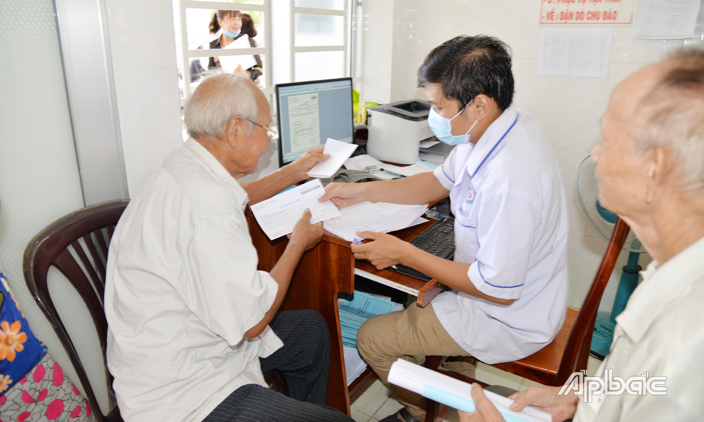 Người cao tuổi cần quan tâm, chăm sóc và quan sát kỹ để sớm phát hiện và đi khám bệnh kịp thời, tránh tình trạng để bệnh quá nặng hoặc nguy hiểm mới tới bệnh viện.
