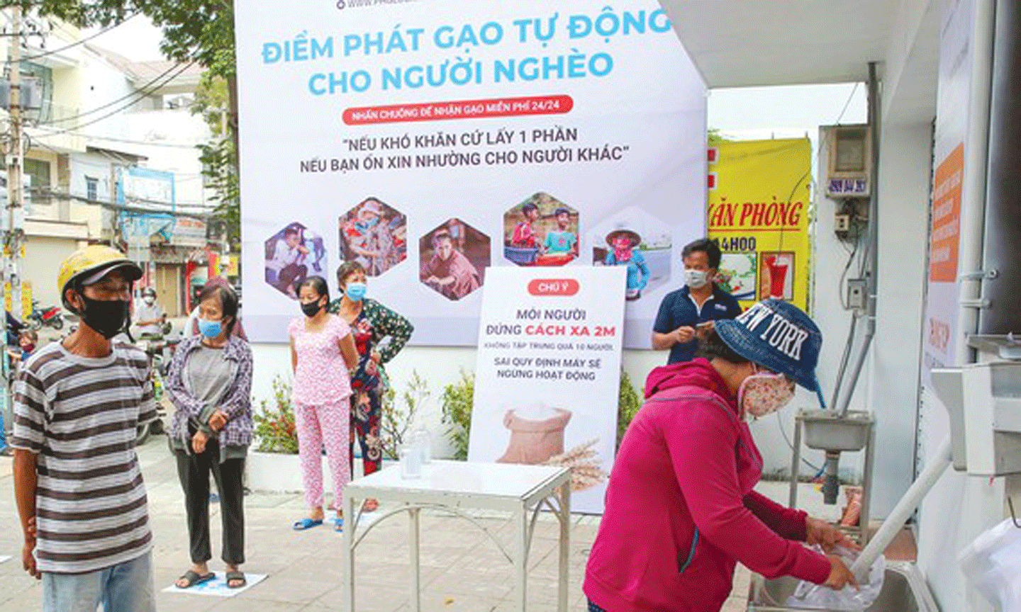 ATM gạo miễn phí hỗ trợ người dân khó khăn do dịch Covid-19. Ảnh: DŨNG PHƯƠNG 