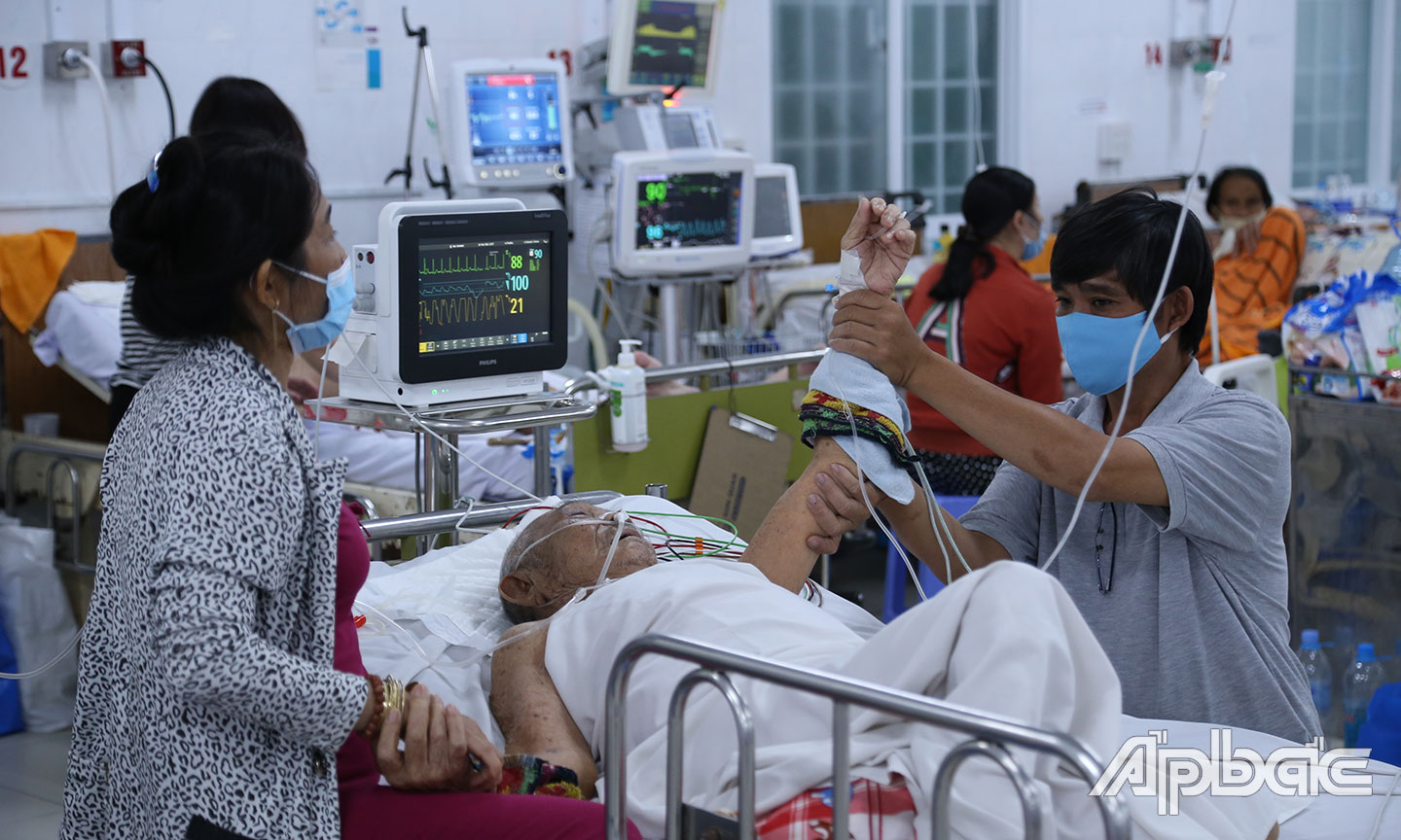 Thông thường, số lượng bệnh nhân bệnh nặng nhập viện ngày Tết sẽ tăng hơn. So với mọi ngày, áp lực của khoa Cấp cứu cũng nhiều hơn.