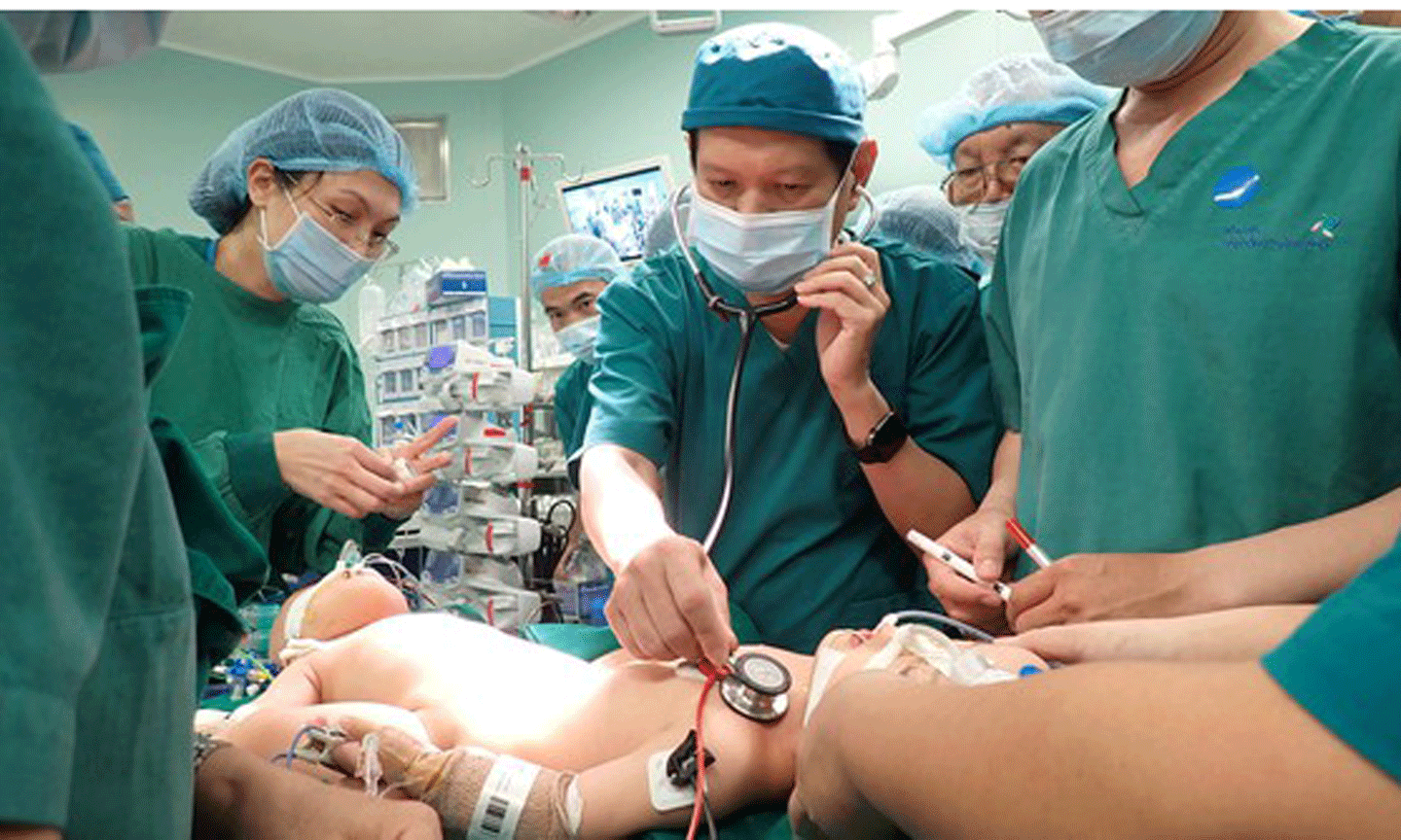 Phẫu thuật tách cặp song sinh Trúc Nhi - Diệu Nhi lọt vào tốp 15 giải thưởng Thành tựu y khoa Việt Nam 2020. Ảnh: HOÀNG HÙNG