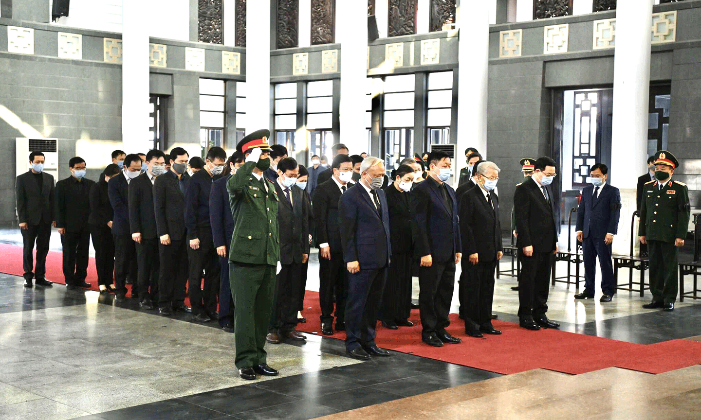 Đoàn lãnh đạo Đảng, Nhà nước, nguyên lãnh đạo Đảng, Nhà nước viếng đồng chí Trương Vĩnh Trọng tại Nhà tang lễ Quốc gia. - Ảnh: VGP