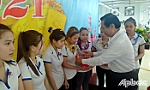 Công ty TNHH May mặc XNK Hoan Vinh tặng vàng công nhân, lao động