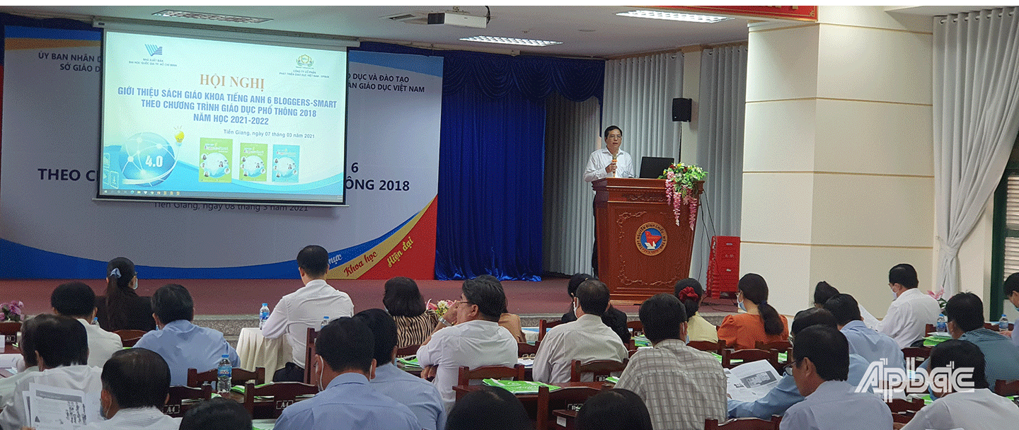 Đồng chí Nguyễn Phương Toàn phát biểu ý kiến tại buổi giới thiệu sách. 