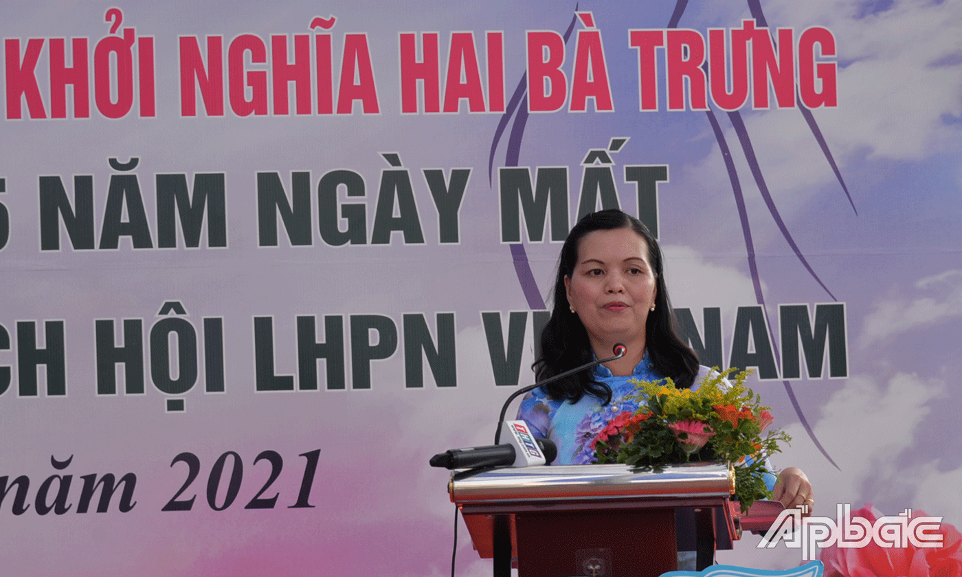 Chủ tịch Hội LHPN  tỉnh ôn lại truyền thống 11 năm ngày quốc tế phụ nữ và cuộc đời của bà Nguyễn Thị Thập.