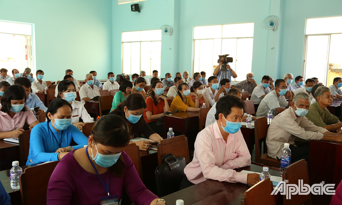 Quang cảnh cuộc họp