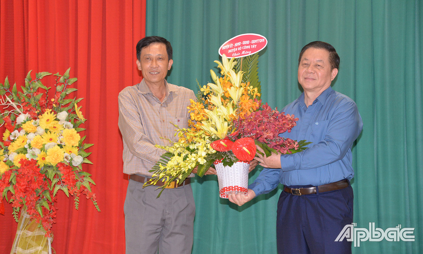 Bí thư Huyện ủy Gò Công Tây Đinh Tấn Hoàng