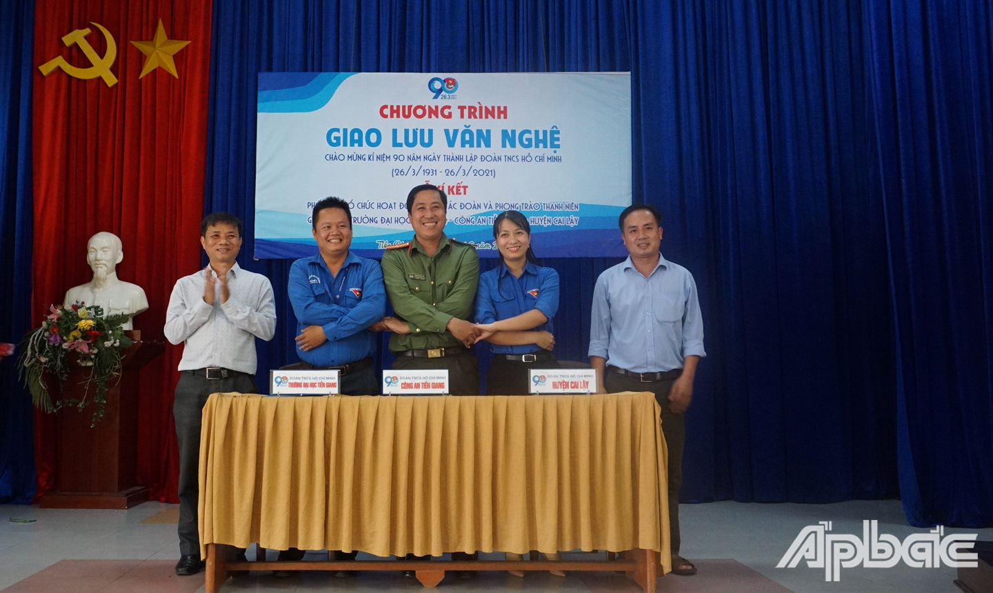 Nghi thức kí kết của ba đơn vị Đoàn Thanh niên Công an tỉnh, Đoàn Trường Đại học Tiền Giang và Đoàn Thanh niên huyện Cai Lậy