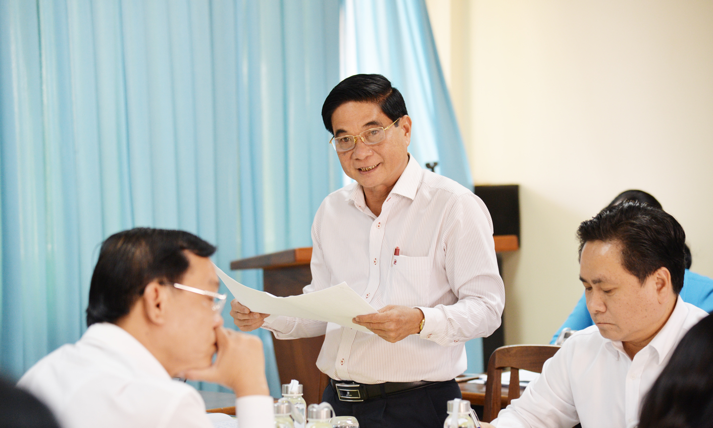 Đồng chí Nguyễn Văn Nhã, Ủy viên Ban Thường vụ Tỉnh ủy, Trưởng Ban tổ chức Tỉnh ủy, Trưởng tiểu ban nhân sự Ủy ban bầu cử tỉnh thông qua danh sách sơ bộ ứng cử viên đại biểu Quốc hội khóa XV và ứng cử viên đại biểu HĐND tỉnh nhiệm kỳ 2021-2026.