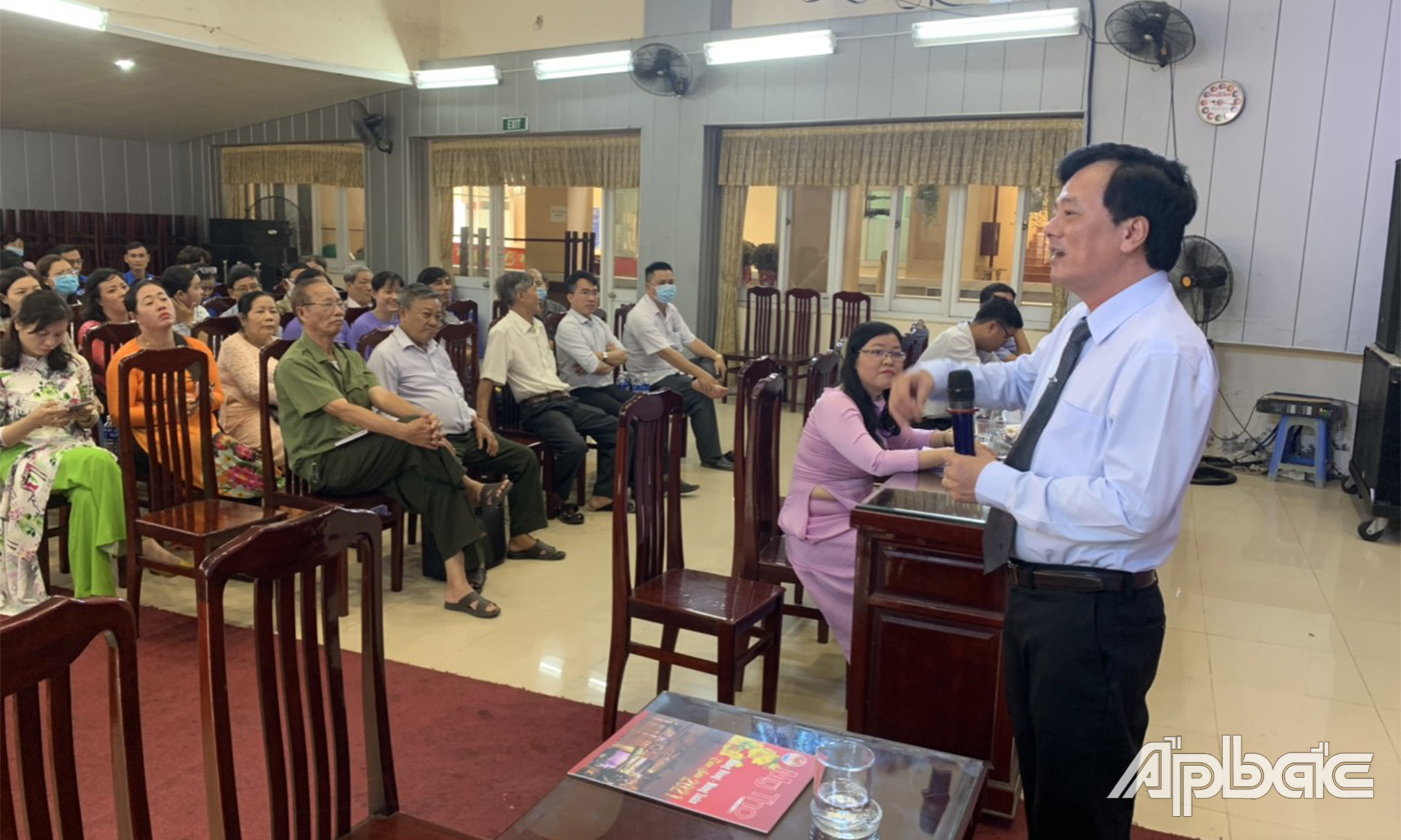 Thầy thuốc nhân dân - Giáo sư – Tiến sĩ Tạ Văn Trầm – Giám đốc Bệnh viện đa khoa Trung tâm Tiền Giang nói chuyện chuyên đề “Sức khỏe Hạnh phúc gia đình” 