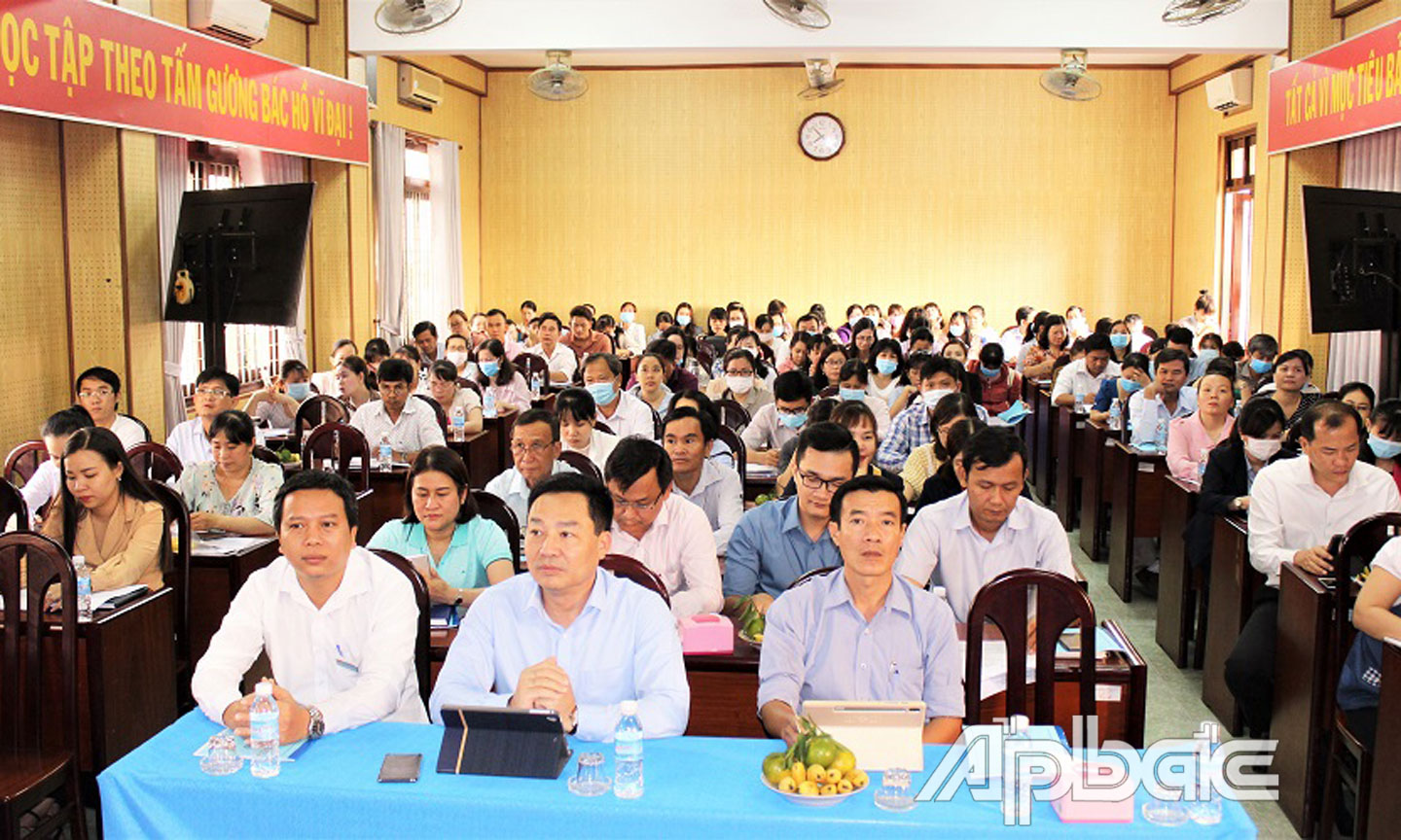 Toàn cảnh hội nghị.