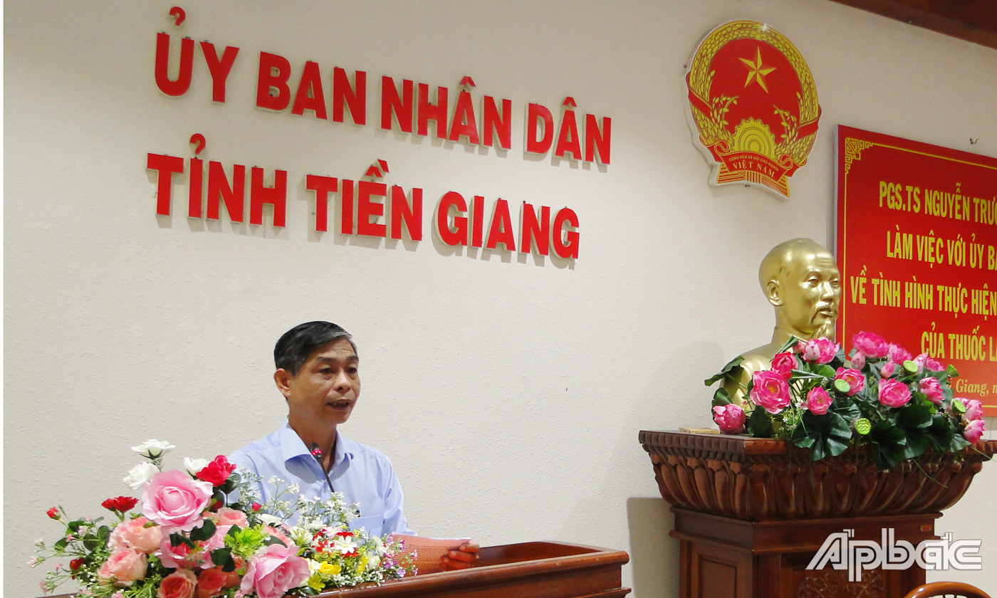 Bác sĩ Chuyên khoa 2 Nguyễn Hữu Diệp, Phó Giám đốc Sở Y tế trình bày kết quả thực hiện công tác PCTH của thuốc lá trên địa bàn Tiền Giang giai đoạn 2018-2020